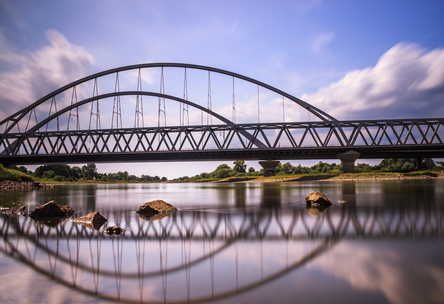 Bestaunen Sie die Elbbrücke Wittenbergs.