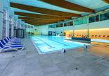 In der Wasserwelt des Hotels erwarten Sie unter anderem ein Sportpool, ein Hallenbad mit Wasserattraktionen und ein Kinderbecken.