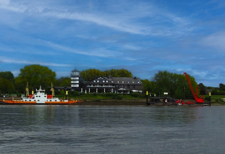 Ihr Hotel befindet sich direkt an der Weser.