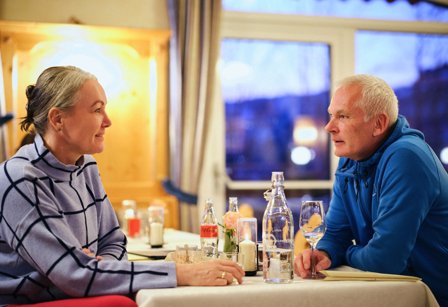 Lassen Sie Ihren Tag bei einem köstlichen Abendessen ausklingen.