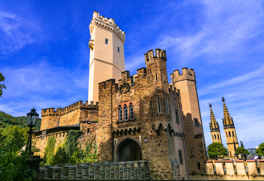 Das Schloss Stolzenfels liegt unweit von Koblenz und ist ein gern besichtigtes Ausflugsziel.