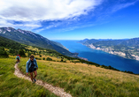 Ein atemberaubender Ausblick auf den See erwartet Sie auf der Spitze des Monte Baldo.