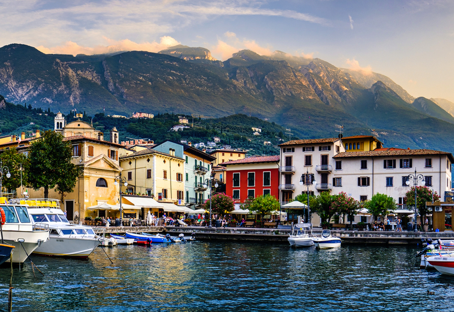 Malcesine bietet sich perfekt für eine Bootstour an.