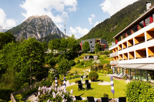 Im Garten des Hotels Walliserhof können Sie vollends entspannen.