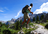 Unternehmen Sie abwechslungsreiche Wanderungen in der atemberaubenden Bergwelt der Dolomiten.