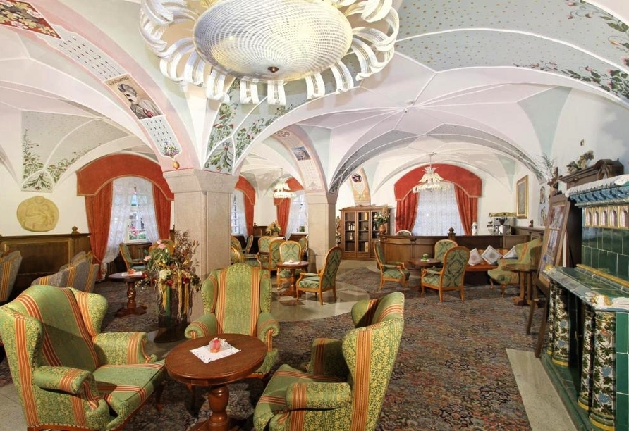 Der Salon des Schlosshotels lädt zum gemütlichen Beisammensein ein.