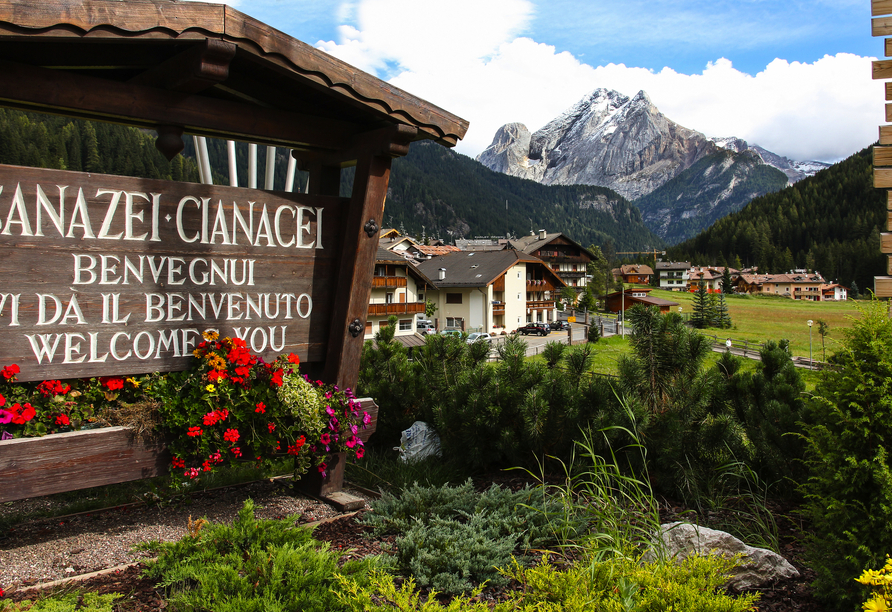 Ihr Urlaubsort Canazei begrüßt Sie herzlich in Trentino-Südtirol.