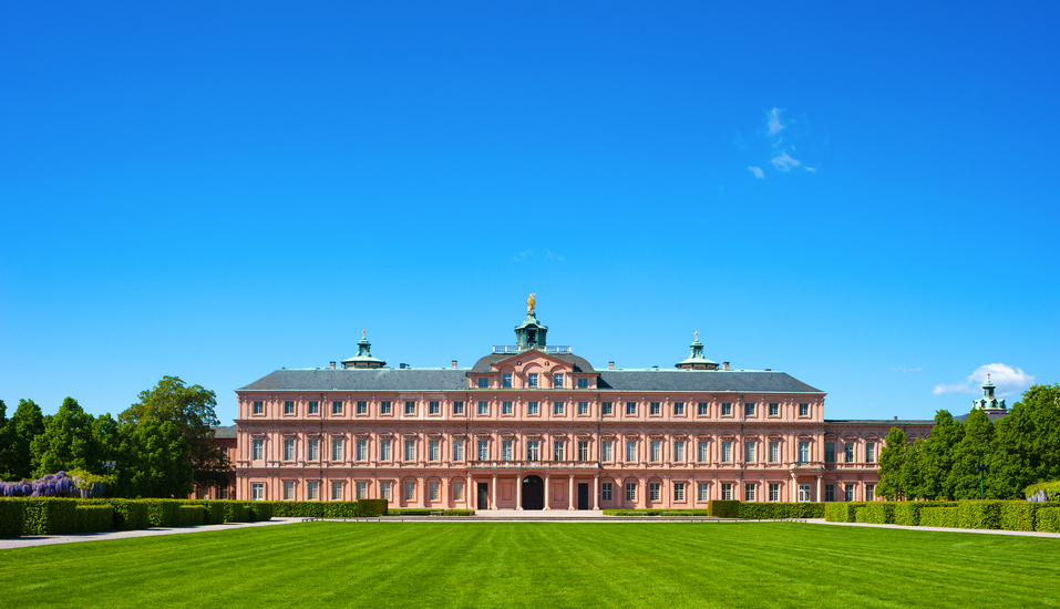 Das berühmte Residenzschloss Rastatt und seine weitläufige Parkanlage erwarten Sie direkt vor Ihrem Hotel.