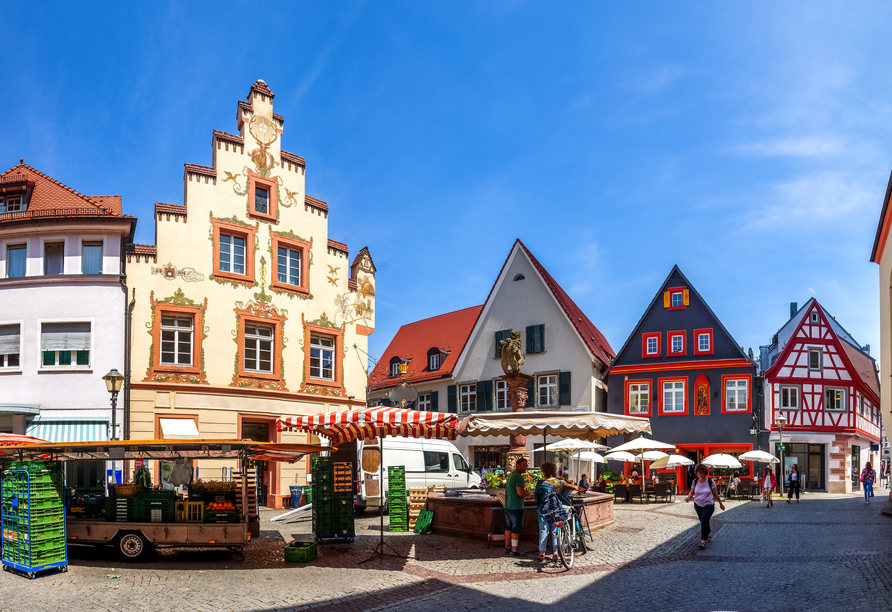 Die Altstadt von Offenburg überzeugt mit schöner Architektur.