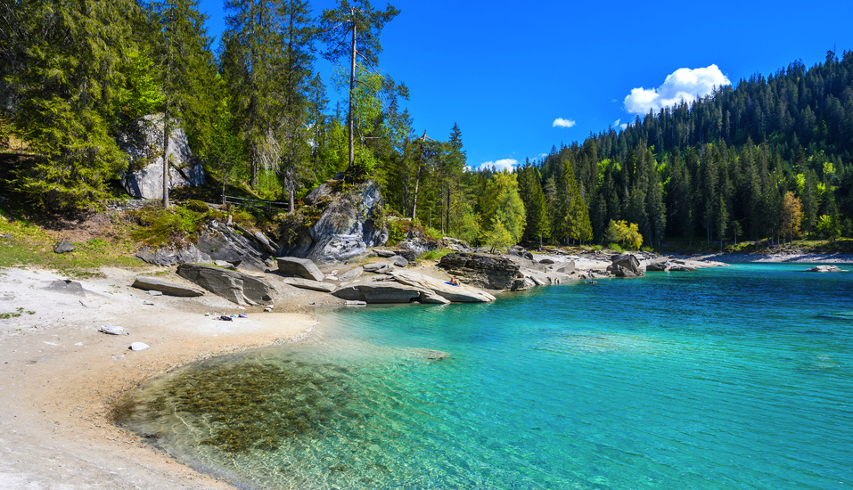 Der idyllische Caumasee befindet sich ganz in der Nähe des T3 Hotels Mira Val.