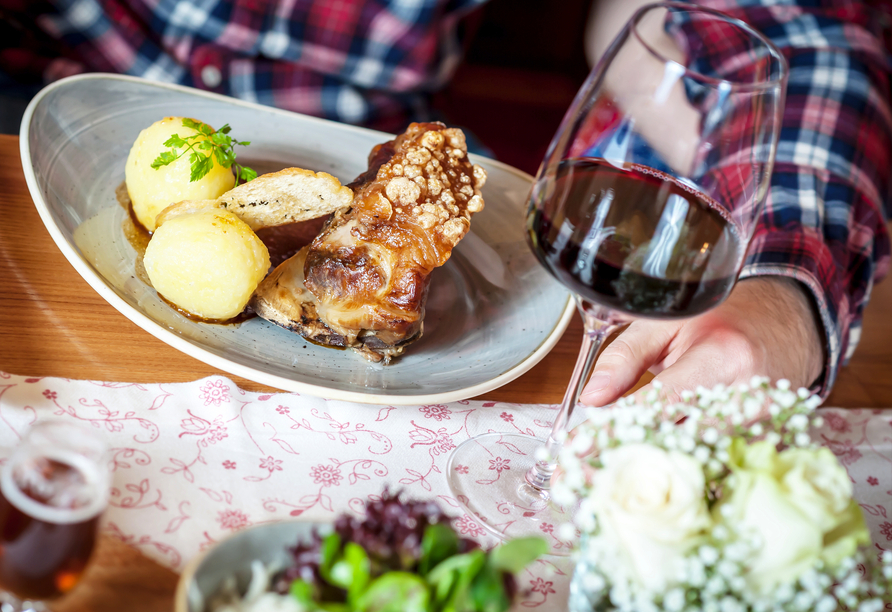 Im Restaurant dürfen Sie sich auf schmackhafte Gerichte freuen.