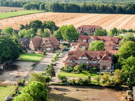 Die weitläufige Hotelanlage bietet reichlich Platz zum Erkunden und Erholen.