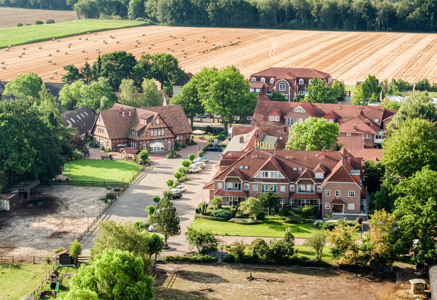 Die weitläufige Hotelanlage bietet reichlich Platz zum Erkunden und Erholen.