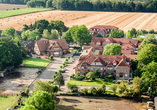 Die weitläufige Hotelanlage bietet reichlich Platz zum Erkunden und Erholen.