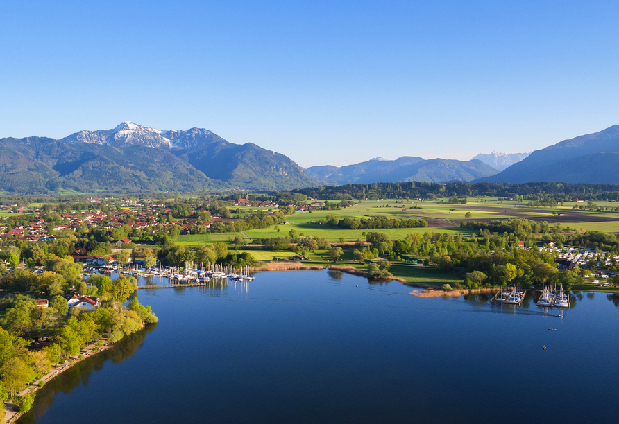 Den Chiemsee erreichen Sie bereits nach rund 25 km – perfekt für einen unvergesslichen Ausflug.