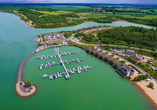 Das Ferienresort befindet sich in traumhafter Lage direkt am Störmthaler See mit schönem Sandstrand.