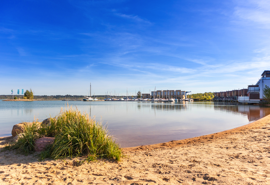 Am Störmthaler See, an dem das Resort gelegen ist, warten Natur und Erholung pur.