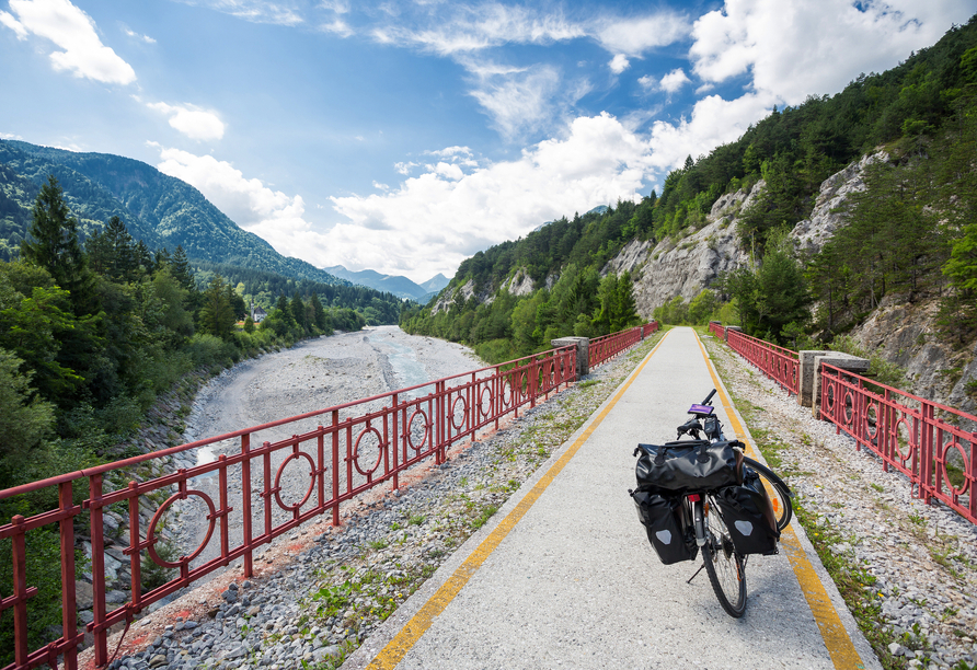 Auf Ihrer Route fahren Sie durch vielfältige Landschaften, u.a. durch das Tal des Fella Flusses.