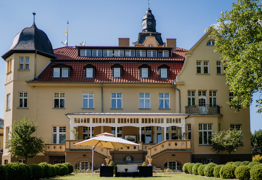 Herzlich willkommen im Bernsteinschloss Wendorf – Ihrem Ort zum Wohlfühlen, Entspannen und Erleben.