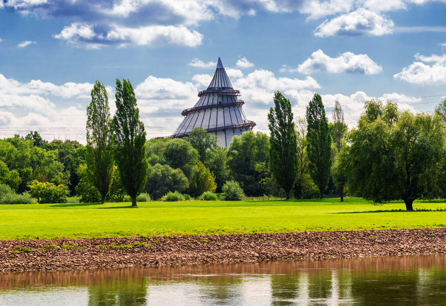 Ein Magdeburger Wahrzeichen: Der Jahrtausendturm im Elbauenpark 