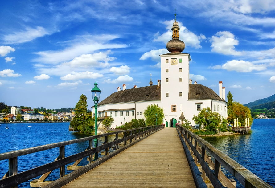 Das malerische Schloss Ort im Traunsee