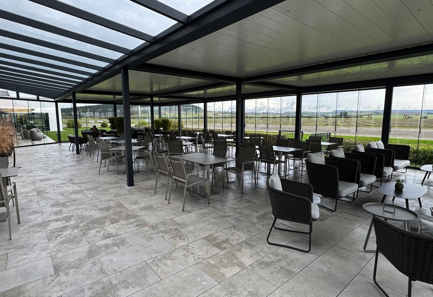 Die große Panorama-Terrasse des Hotels.