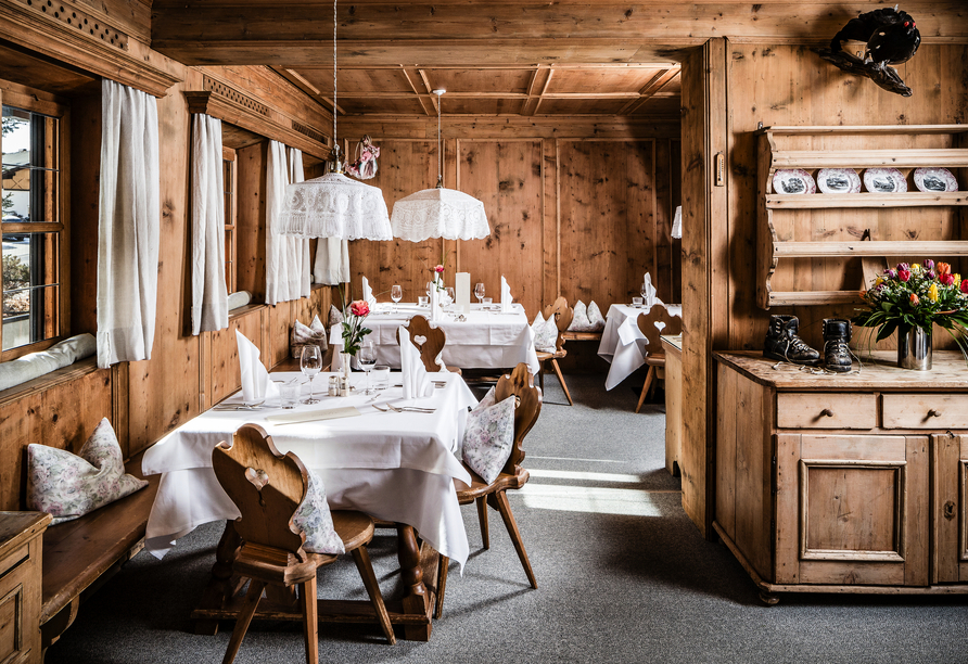 Nehmen Sie im einladenden Hotelrestaurant Platz.