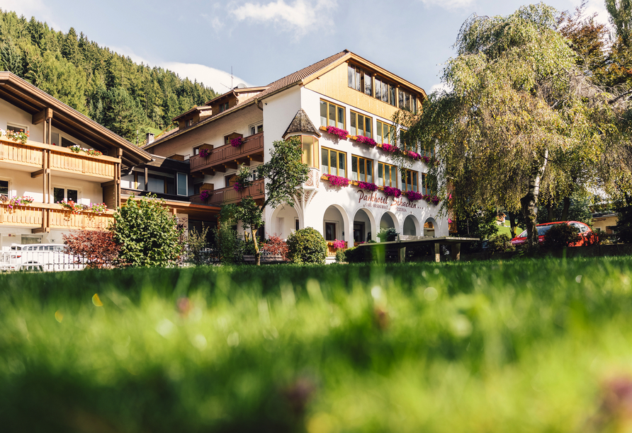 Herzlich willkommen in Ihrem Parkhotel Schachen.