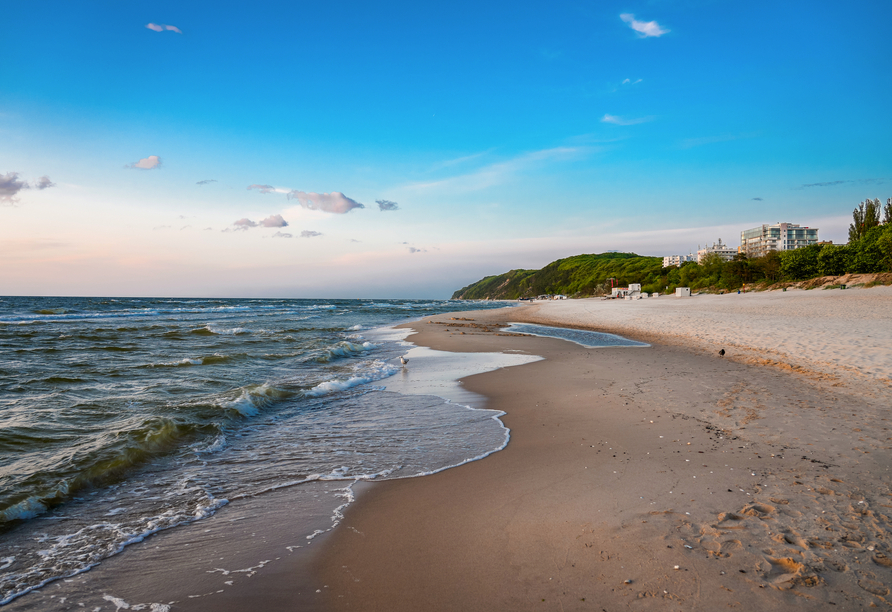 Genießen Sie einen Tag am schönen Strand von Misdroy.