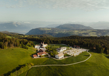 Ihr Hotel erwartet Sie auf einem traumhaften Hochplateau des Regglbergs.