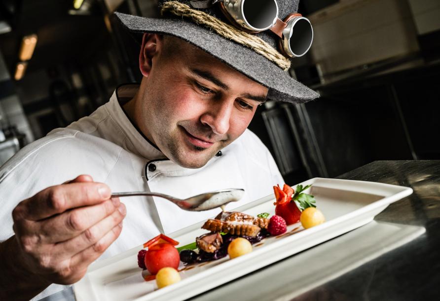 Im Hotel erwarten Sie augewählte Delikatessen mit frischen Zutaten aus der Region.