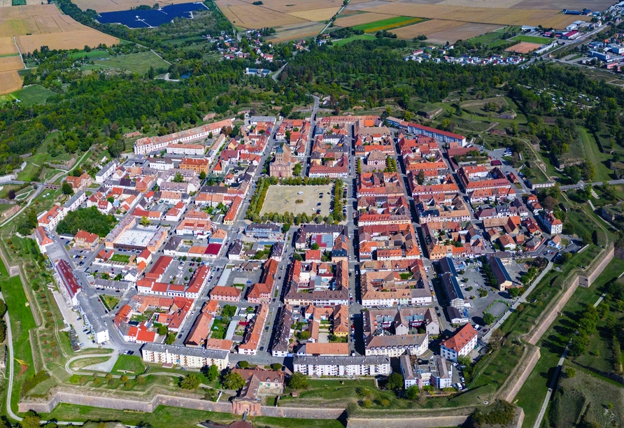 Eine Stadt wie ein Kunstwerk: Bestaunen Sie die präzise Struktur von Neuf-Brisach.