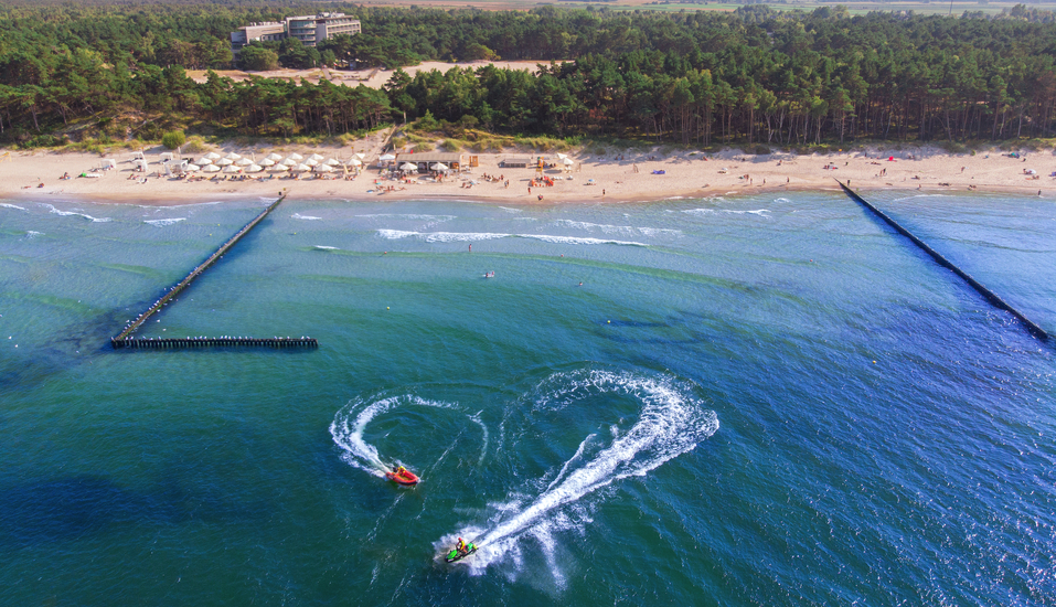 Das HAVET Hotel Resort & Spa liegt direkt am weißen Sandstrand.