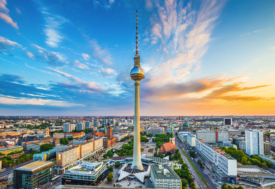 Der Berliner Fernsehturm präsentiert Ihnen Berlin aus einer ganz anderen Perspektive.