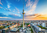 Der Berliner Fernsehturm präsentiert Ihnen Berlin aus einer ganz anderen Perspektive.