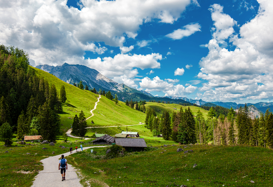 Wandern Sie die Mitterkaseralm entlang und entdecken Sie das Berchtesgadener Land.