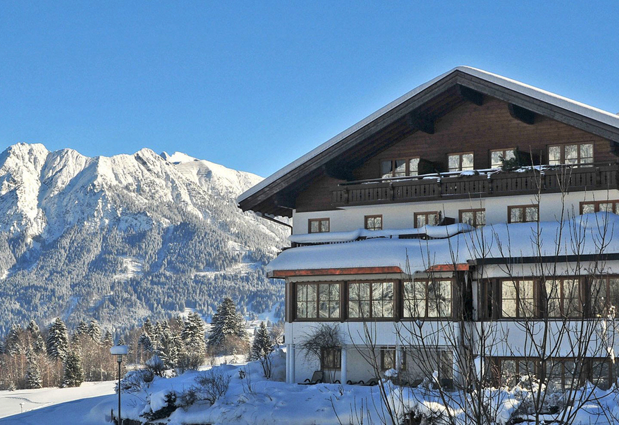 Im Winter empfängt Sie das Ringhotel Nebelhornblick mit einem winterlichen Panorama.