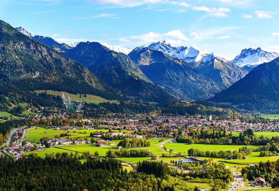 Ihr Urlaubsort Oberstdorf empfängt Sie mit einem atemberaubenden Panorama.