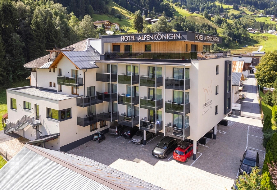 Außenansicht des Hotels Alpenkönigin