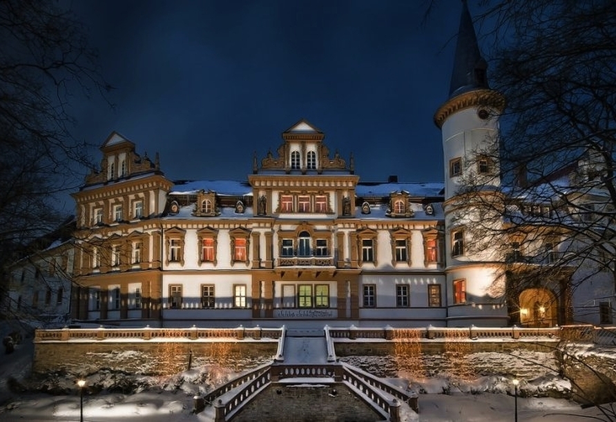 Im Winter erstrahlt das Schloss von Schkopau wie ein weihnachtliches Märchenschloss.