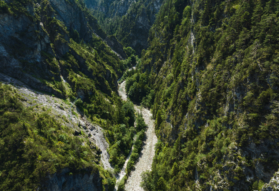 Die spektakuläre Kundler Klamm ist ein empfehlenswertes Ausflugsziel.