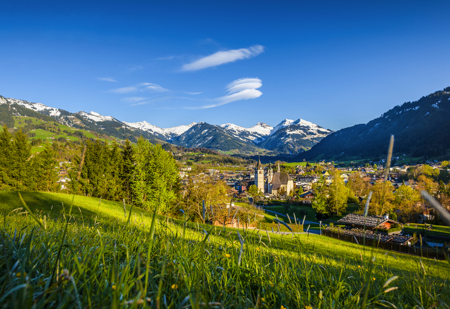 Das pittoreske Kitzbühel wartet darauf, von Ihnen erkundet zu werden.