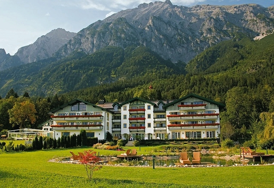 Ihr Hotel liegt eingebettet in der malerischen Berglandschaft von Tirol.