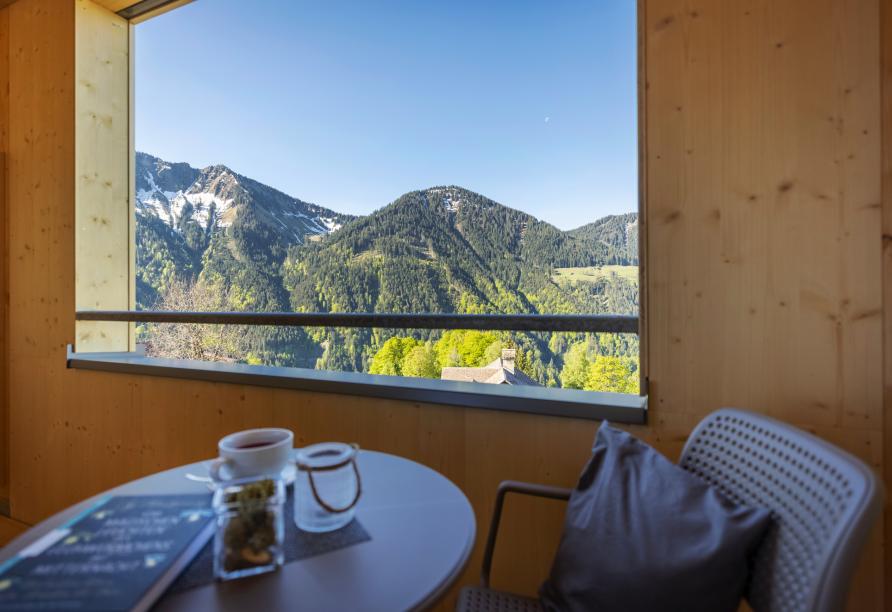 Die unvergleichliche Aussicht von Ihrem Balkon wird Sie begeistern (Beispiel Doppelzimmer Plus).