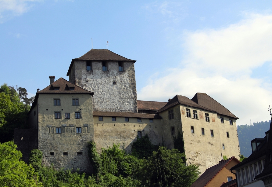 Die Schattenburg ist ein Wahrzeichen von Feldkirch und einen Besuch wert.