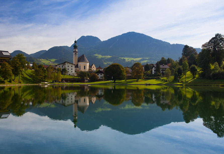 Der malerische Reither See – eine Oase der Ruhe im Herzen Tirols.