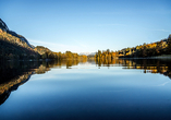 Der Reintaler See lädt auch im Herbst zum Abschalten ein.