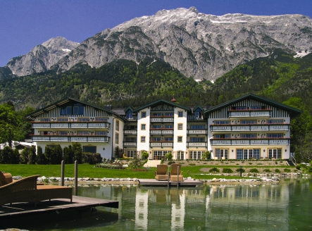 Ihr Hotel liegt eingebettet in der malerischen Berglandschaft von Tirol.