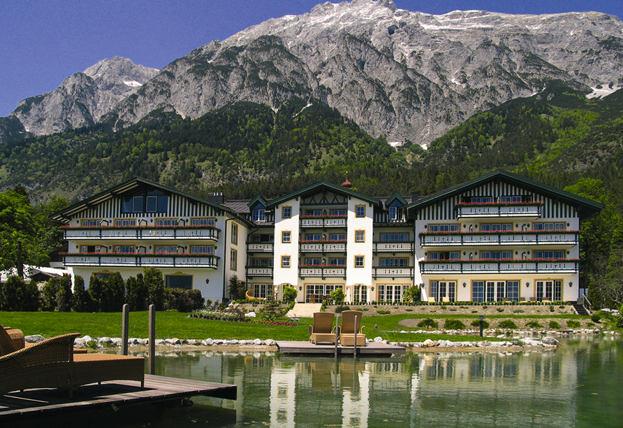 Ihr Hotel liegt eingebettet in der malerischen Berglandschaft von Tirol.