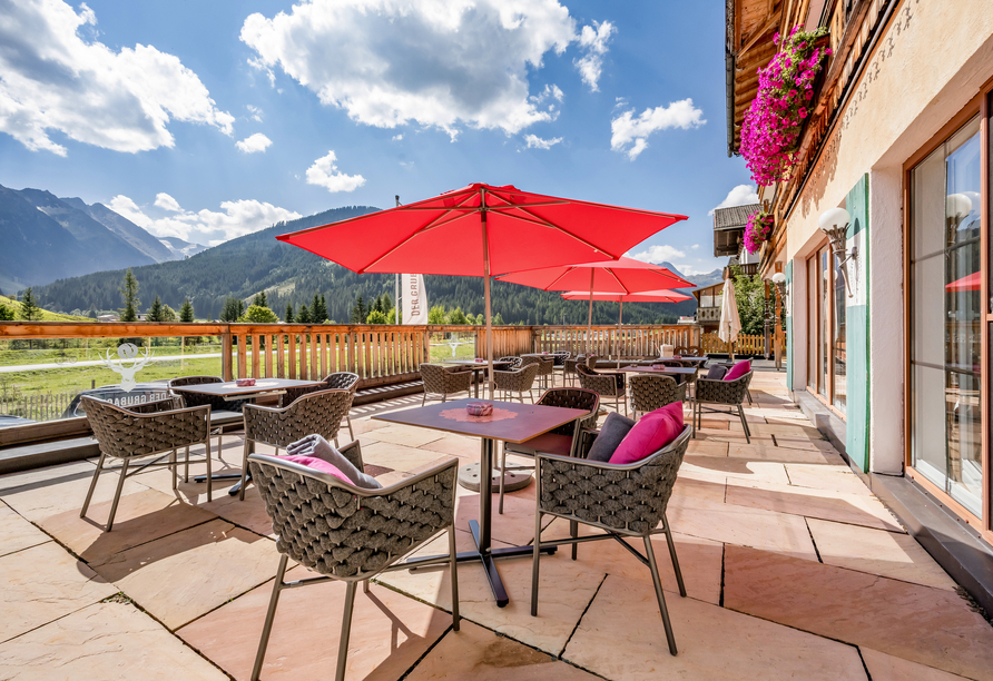 An warmen Sommertagen lädt die Terrasse zum entspannten Verweilen ein.